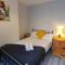 Contractors, City Centre, Parking, 3 Double Rooms, Netflix, Cosy!