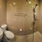 Cozy Minimalist Across Malls with Washer and Parking Near Airport - 马尼拉