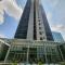 Cozy Minimalist Across Malls with Washer and Parking Near Airport - 马尼拉