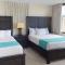 Updated 22nd Floor Waikiki Condo - Free parking & WiFi - Ideal for large family!