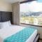 Updated 22nd Floor Waikiki Condo - Free parking & WiFi - Ideal for large family!