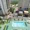 Updated 22nd Floor Waikiki Condo - Free parking & WiFi - Ideal for large family! - Гонолулу