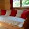 Roulotte cosy avec kitchenette, ruisseau apaisant et espace bien-être, nuit insolite à Ferdrupt - FR-1-589-444