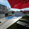 Apartments Mihovilovic - 50 m from beach - Slatine