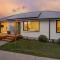 Private, Family-Friendly Home, 4BR by Airport & Free Parking - 基督城