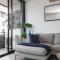 Beautiful 2BR APT with Balcony Pool and Gym - Melbourne
