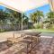 Hervey Bay Shelly Beach Stay ,Pet Friendly 300m to beach