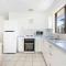Hervey Bay Shelly Beach Stay ,Pet Friendly 300m to beach