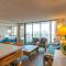 Updated Waikiki Condo with Mountain Views - 22nd floor, Free parking & WiFi