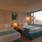Updated Waikiki Condo with Mountain Views - 22nd floor, Free parking & WiFi