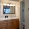Updated Waikiki Condo with Mountain Views - 22nd floor, Free parking & WiFi