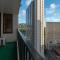 Updated Waikiki Condo with Mountain Views - 22nd floor, Free parking & WiFi