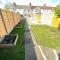 Edinburgh Street Home - Beautiful House with Free Parking and Wifi, Equipped with comfy furnitures
