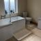 Edinburgh Street Home - Beautiful House with Free Parking and Wifi, Equipped with comfy furnitures - Swindon
