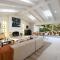 Kirra Beach House - relax in pool & sauna