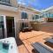 Apartment With Jacuzzi and pool access