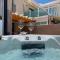 Apartment With Jacuzzi and pool access