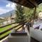 Alpine Majestic Escape - Balcone sulle Piste di Sci