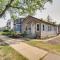 Des Plaines Vacation Rental with Spacious Backyard! - Дес-Плейнс