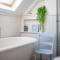 Seaview House - A Traditional Home by the Beach