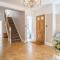 Luxury 8 bedroom home with leisure wing