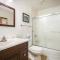 Beautiful 2/2 condo in Kailua Kona. Ocean View!