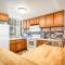 Beautiful 2/2 condo in Kailua Kona. Ocean View!