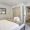 2 bedroom* Minutes from downtown *Firepit