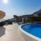 NAVIS Sea View Apartment with pool