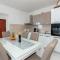 NAVIS Sea View Apartment with pool