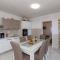 NAVIS Sea View Apartment with pool