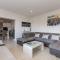 NAVIS Sea View Apartment with pool