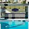 A PLACE IN THE SUN Hotel - ADULTS ONLY Big Units, 24h Heated Pool & Spa in 1 Acre Park Prime Location, DOG Friendly, TOP Midcentury Modern Boutique Hotel