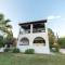 Faidons Luxury House with jacuzzi by AegianKazarte