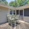 Jonesboro Home with Screened-In Porch and Fire Pit! - 琼斯伯勒