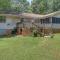 Jonesboro Home with Screened-In Porch and Fire Pit! - Джонсборо