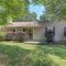 Jonesboro Home with Screened-In Porch and Fire Pit! - 琼斯伯勒