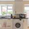 Rush House by SR Short Lets & Serviced Accommodation Heathrow Windsor - Perfect for Monthly Stay Relocation & Business Contractors Big Groups - Northolt
