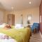 Rush House by SR Short Lets & Serviced Accommodation Heathrow Windsor - Perfect for Monthly Stay Relocation & Business Contractors Big Groups - Northolt