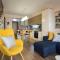 Modern, Stylish Maisonette Modern, Stylish Maisonette
