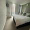 Avisa Stays- London. 2 bedrooms with 2 bathrooms.