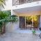 87965 Spacious and private retreat 1 block from the Ocean in Progreso East - Progreso