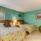 DogFriendly Beachwood Condo