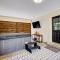 Casablanca Waco 5 mins from Baylor and Magnolia with Hot Tub,Firepit, Pet Friendly