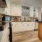 Casablanca Waco 5 mins from Baylor and Magnolia with Hot Tub,Firepit, Pet Friendly