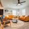 Casablanca Waco 5 mins from Baylor and Magnolia with Hot Tub,Firepit, Pet Friendly