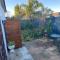 Stylish Lake Albert Cottage, Wagga Wagga - Wagga Wagga