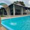 Casa com 3 quartos e piscina a 100m da praia