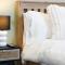 Central Buckingham Apartment #5 with Free Parking, Pool Table, Fast Wifi and Smart TV with Netflix by Yoko Property - باكنغهام