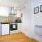 Central Buckingham Apartment #5 with Free Parking, Pool Table, Fast Wifi and Smart TV with Netflix by Yoko Property